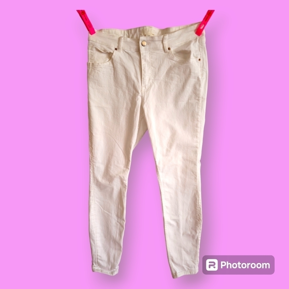 H&M White Slim Mom High Ankle Jeans Size 14